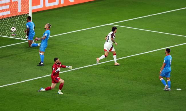 DOHA, QATAR - DECEMBER 10: Giorgian de Arrascaeta of CR Flamengo celebrates scoring his team's first goal during the FIFA Derby of the Americas 2025 match between Cruz Azul and CR Flamengo at Ahmad Bin Ali Stadium on December 10, 2025 in Doha, Qatar. (Photo by Mohamed Farag - FIFA/FIFA via Getty Images)
