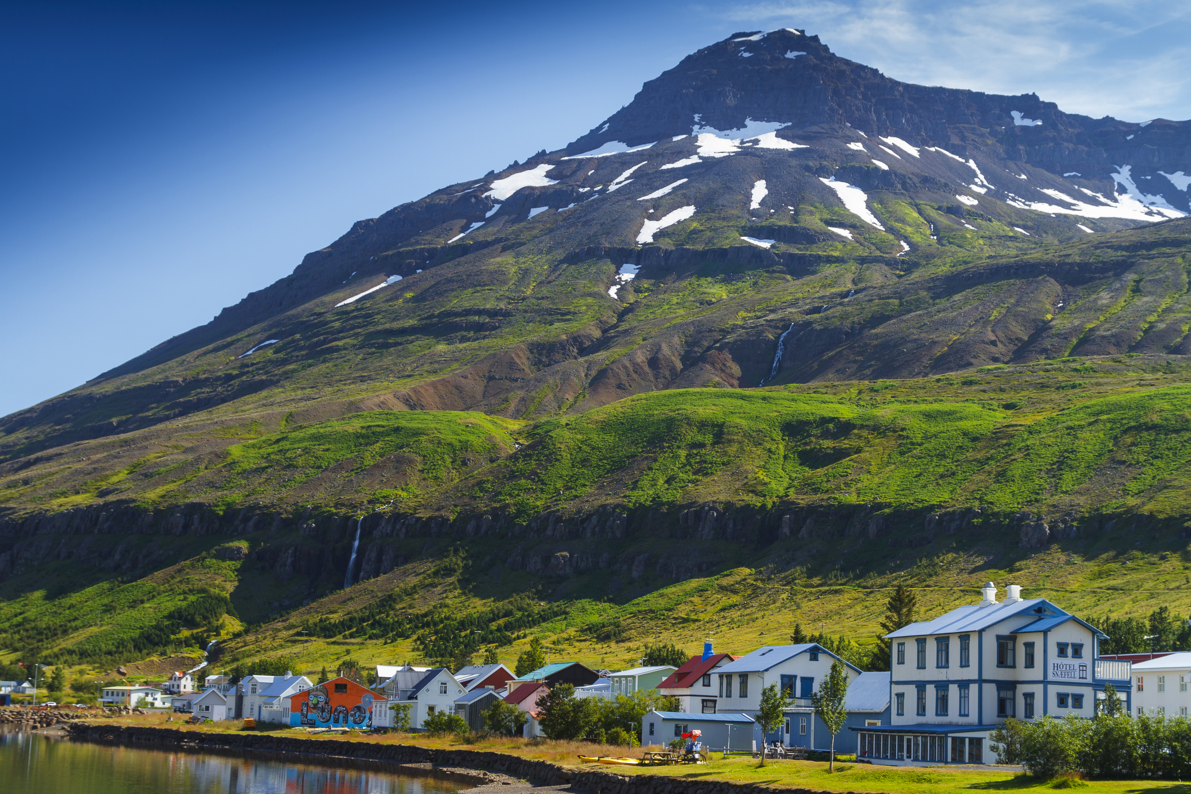 Seydisfjordur, na Islândia: temperatura de verão em pleno Natal