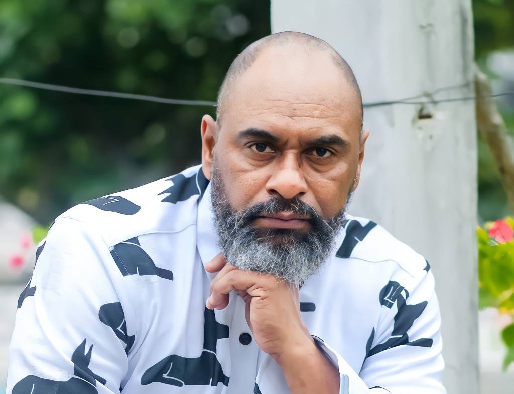 Estilista cria coleção inspirada no ‘homem mais rico do milênio’