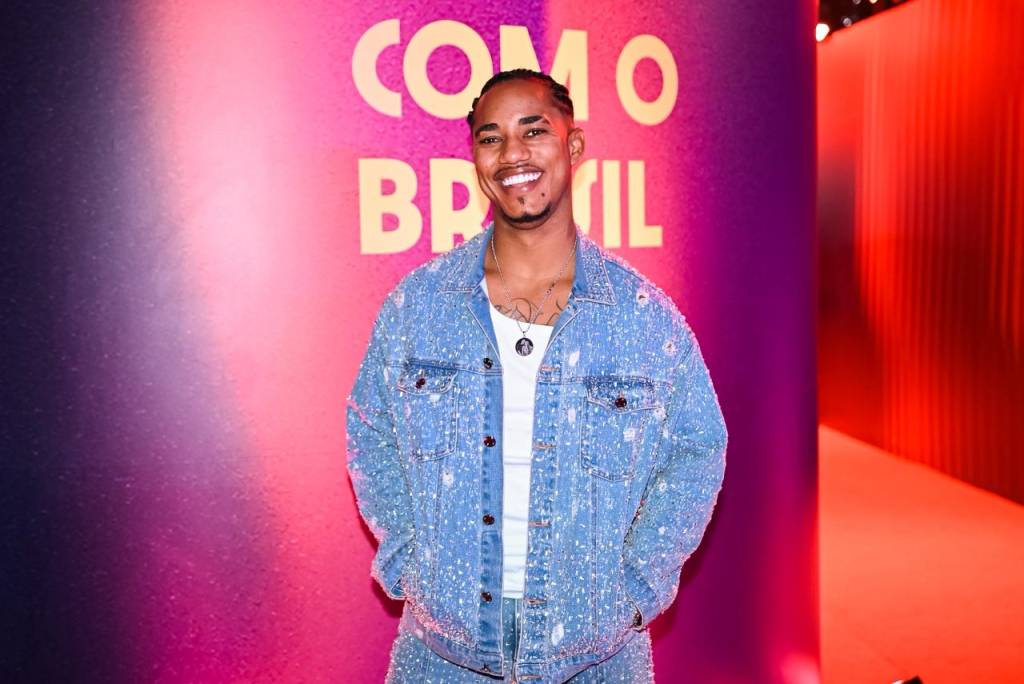 Ex-affair de Preta Gil homenageia cantora no Prêmio Multishow