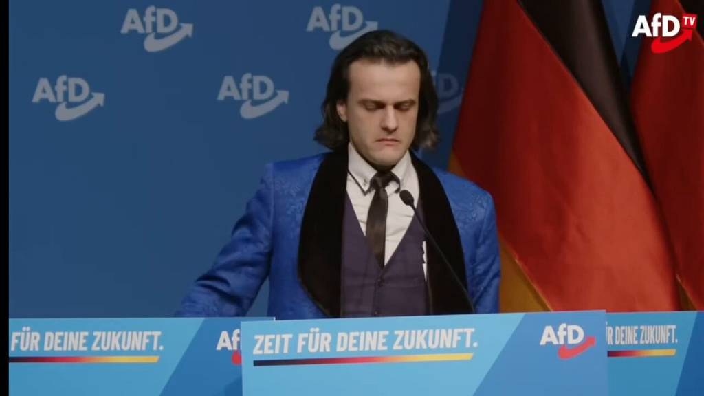 Vídeo: Candidato ultradireitista discursa no estilo de Hitler e causa indignação na Alemanha