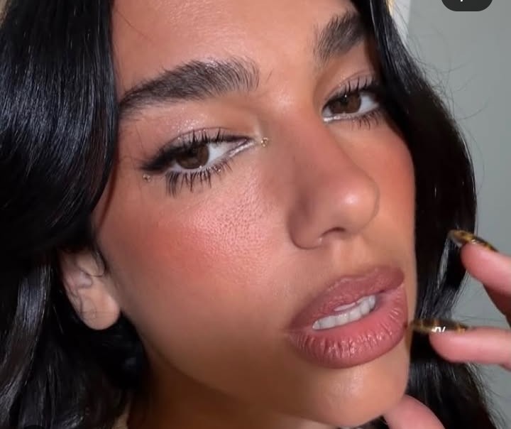 Dua Lipa: ela já usa e abusa da tendência