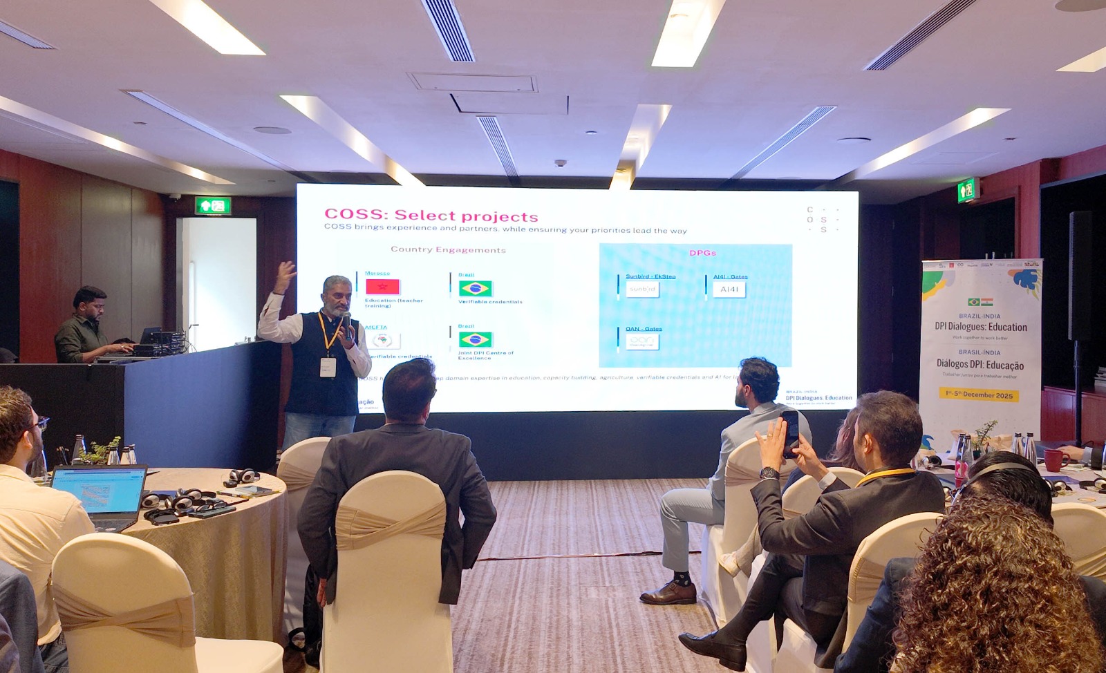 CEO da organização indiana Centre for Open Societal Systems, Ramesh MC faz apresentação durante a imersão