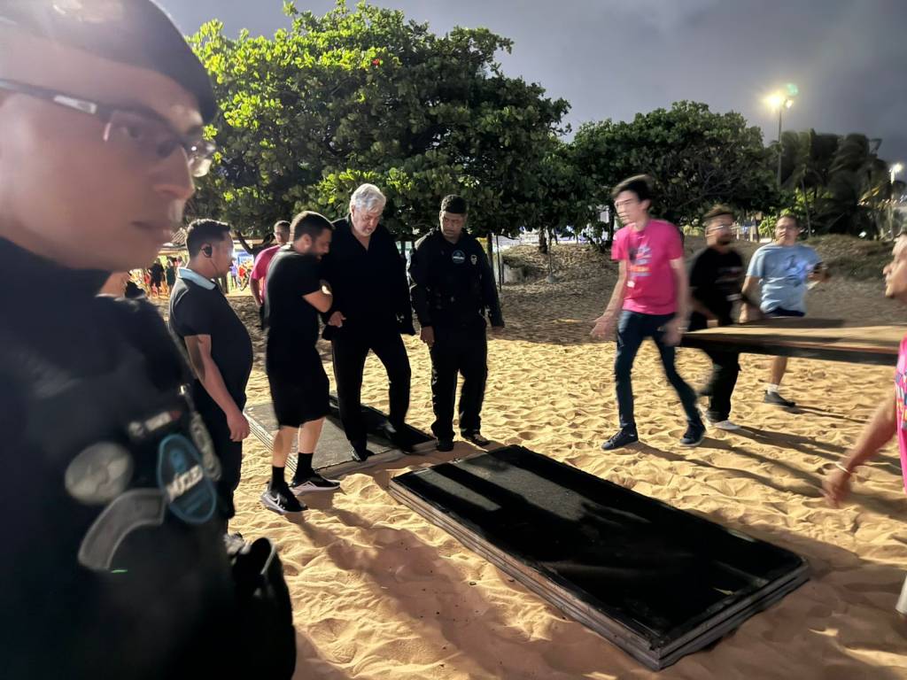 O hercúleo improviso diante da negação de Sidney Magal em pisar na praia
