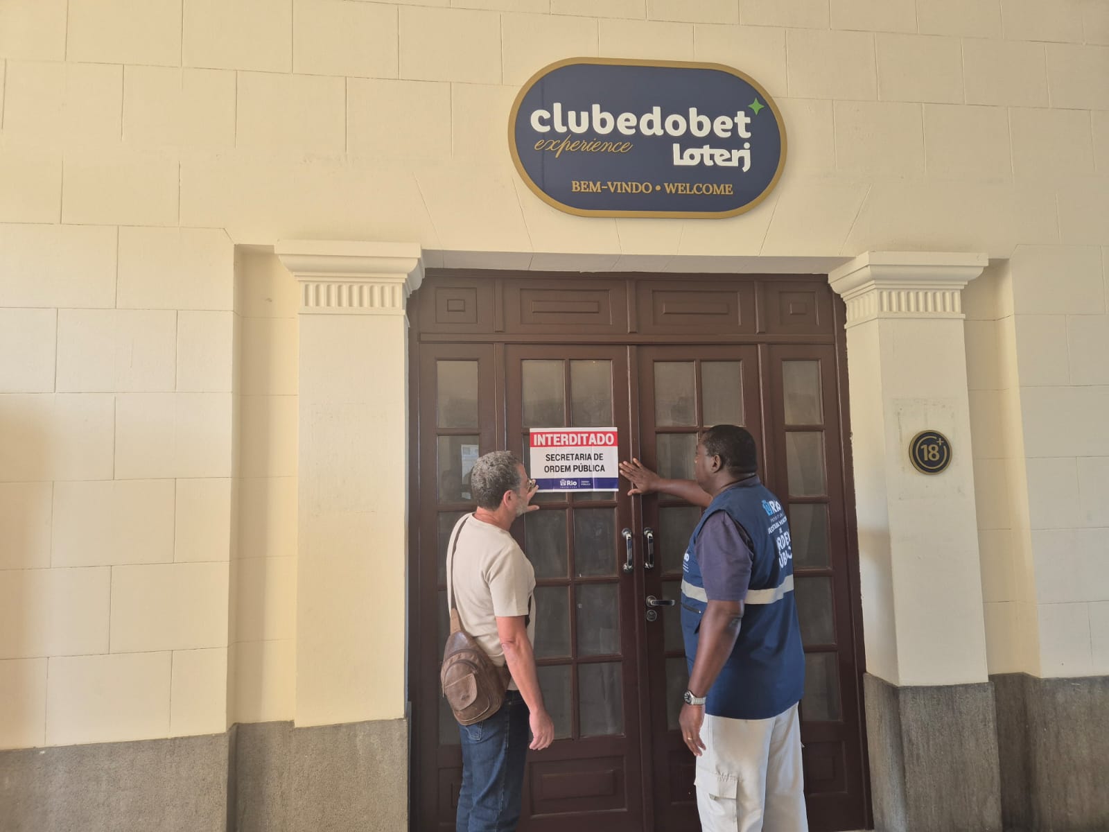 Fiscais da prefeitura interditam o Clube do Bet Experience, dentro do Jockey Clube, na Gávea