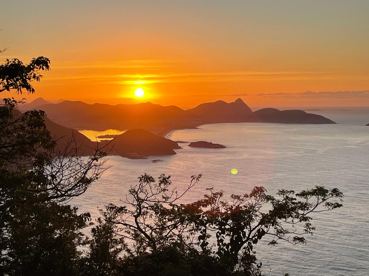 Visão privilegiada: do alto do Pão de Açúcar os visitantes têm a chance de ver um nascer do sol espetacular