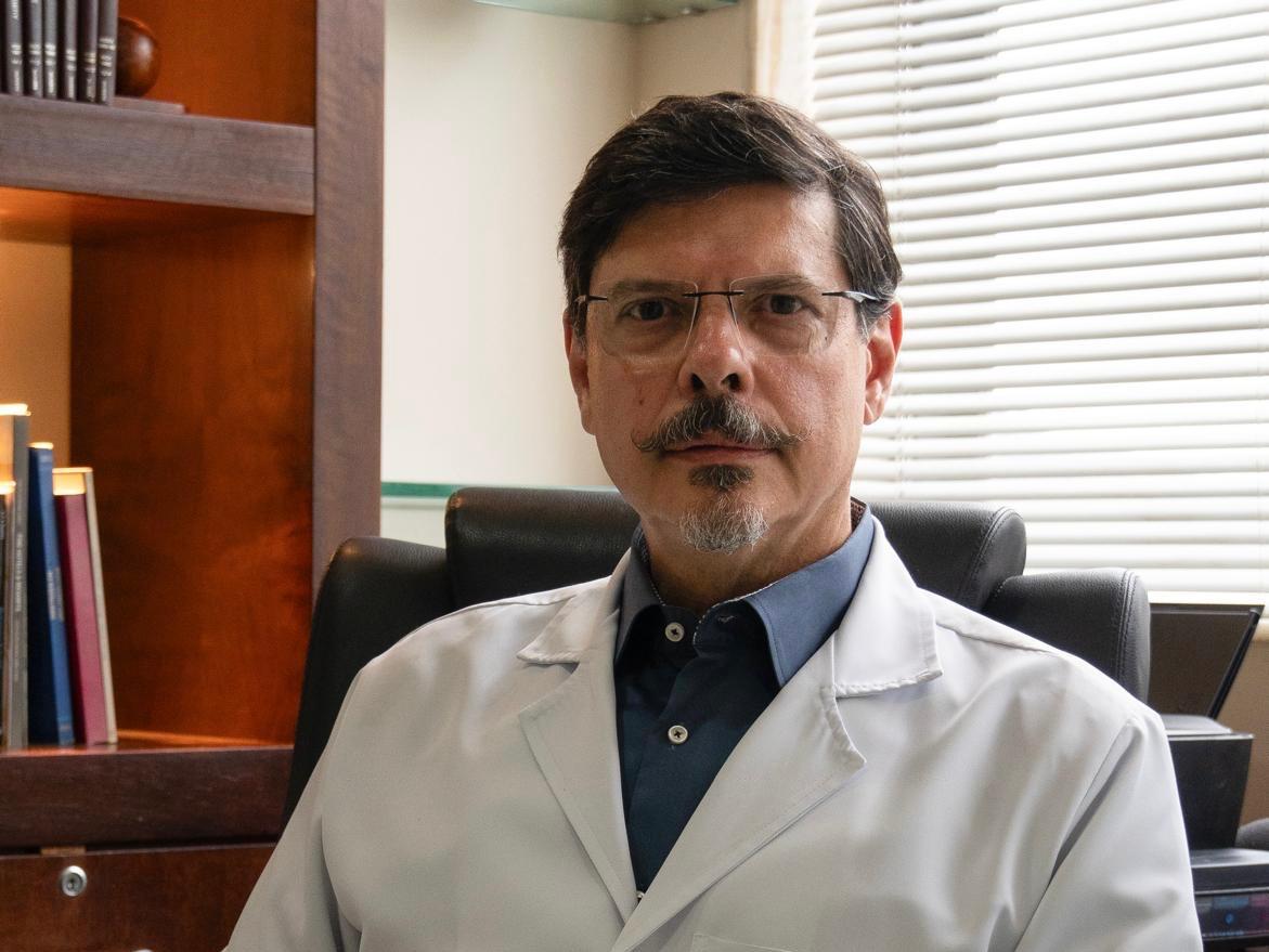 O médico Fabrício Carrerette, aos 59 anos