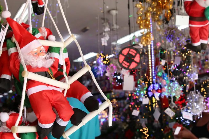 comercio_decoracao_de_natal_rvrsa_abr_2511213977