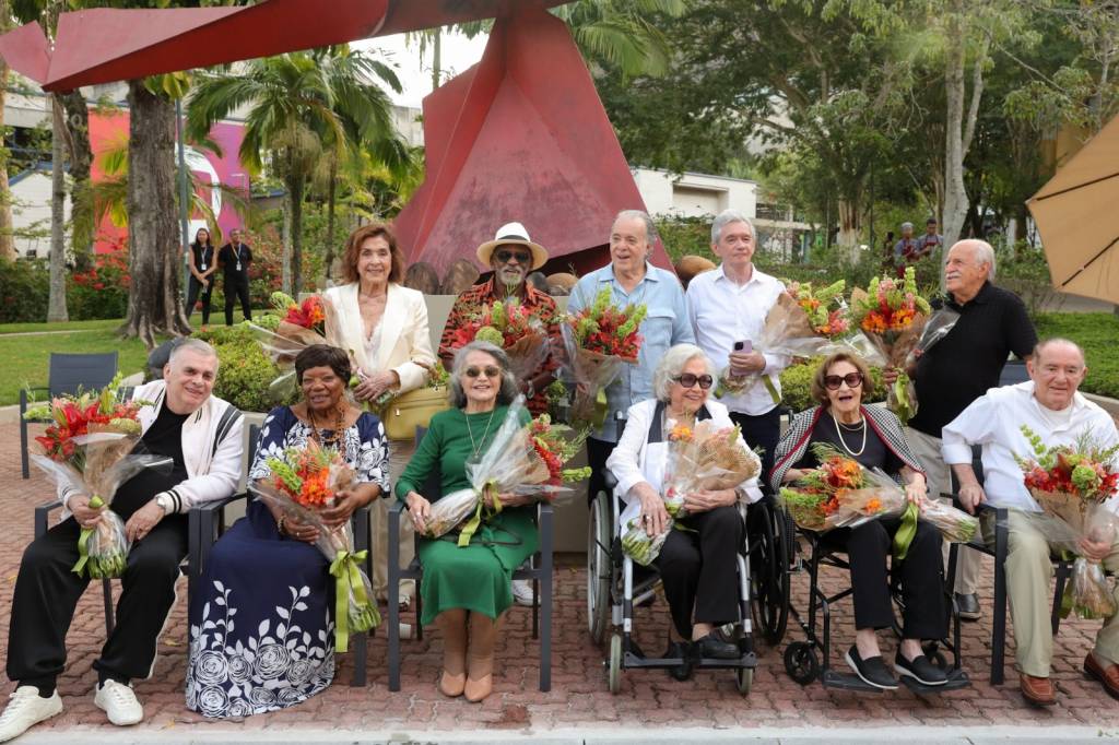 ‘Calçada da fama’ da Globo vira palco para fogueira de vaidades