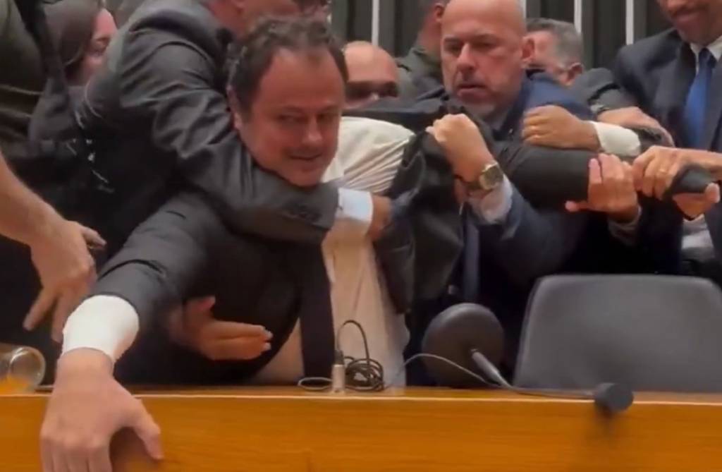 O pacotão pautado por Motta que gerou confusão e agressão na Câmara