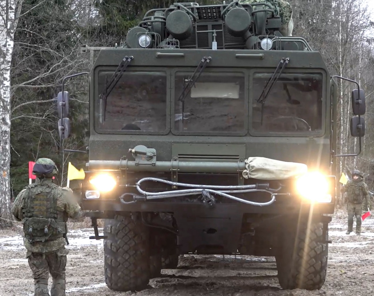 Imagem do Ministério da Defesa da Rússia mostra uma unidade equipada com o sistema de mísseis Oreshnik, que iniciou suas operações de combate em local não divulgado em Belarus