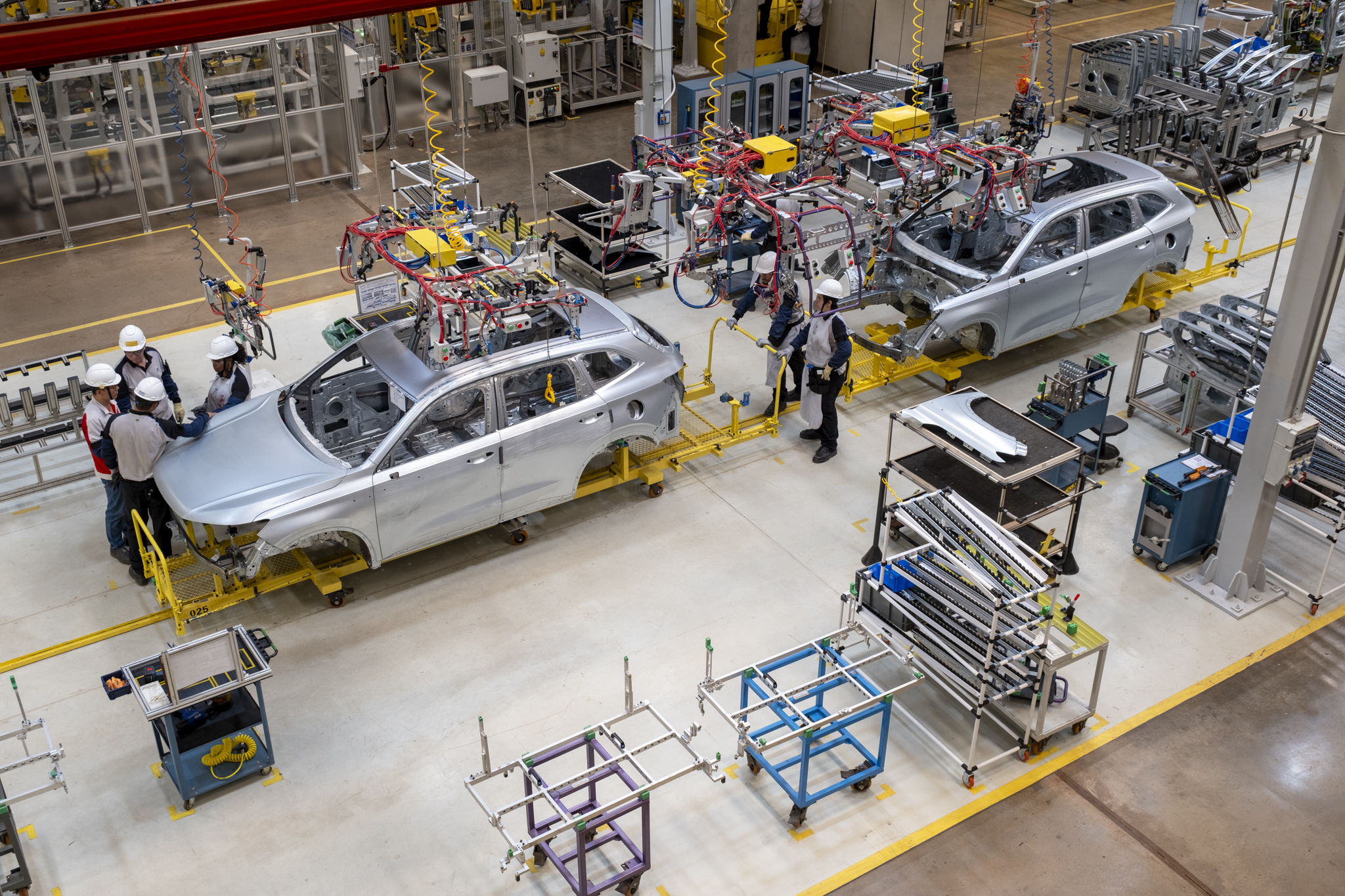 Vendas de carros crescem 2,6% em 2025, diz Fenabrave