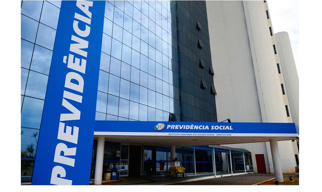 Fachada de agência de atendimento do INSS