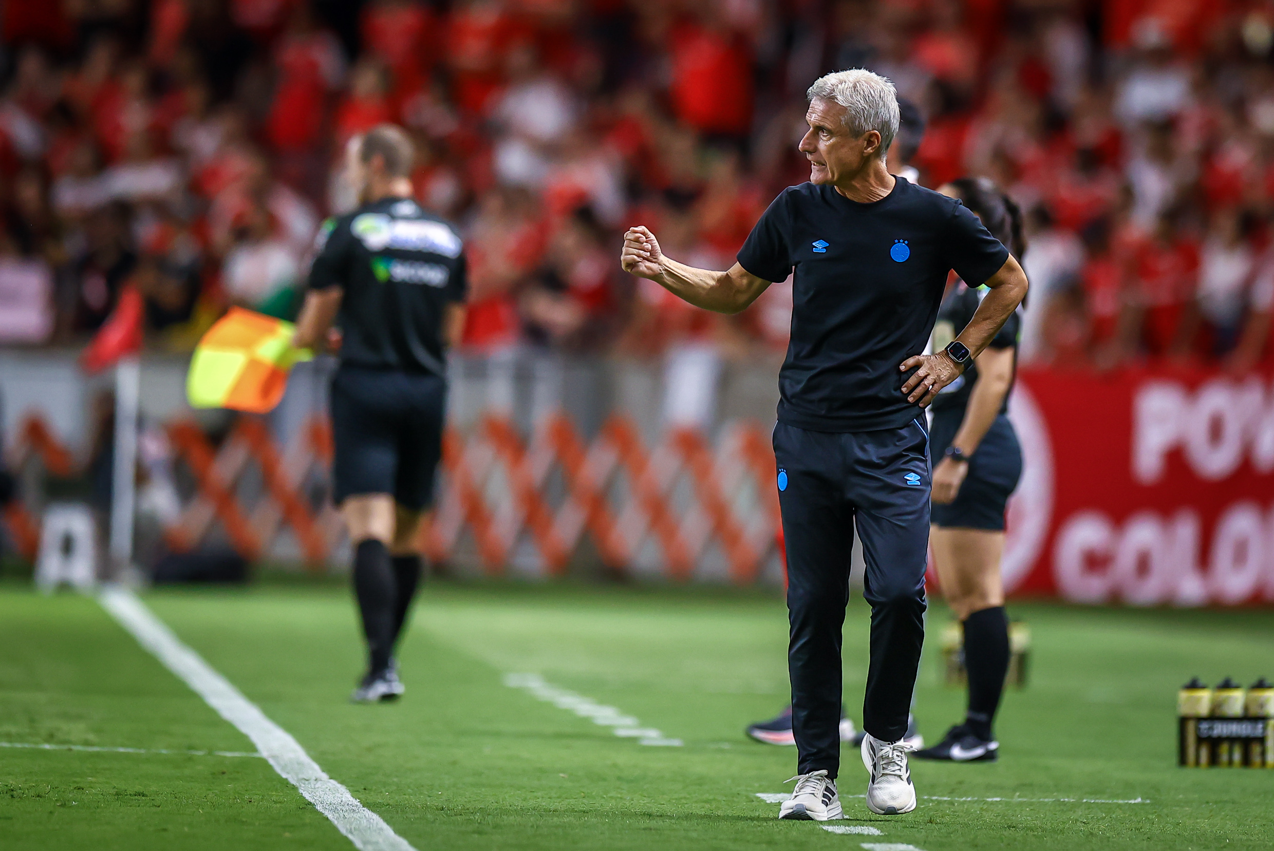 RS - FUTEBOL/CAMPEONATO BRASILEIRO 2025 /GRENAL 449 - ESPORTES - Lance da partida entre Gremio e Internacional disputada na noite deste domingo, no Estádio Beira-Rio, em partida valida pelo Campeonato Gaucho 2026. FOTO: LUCAS UEBEL/GREMIO FBPA