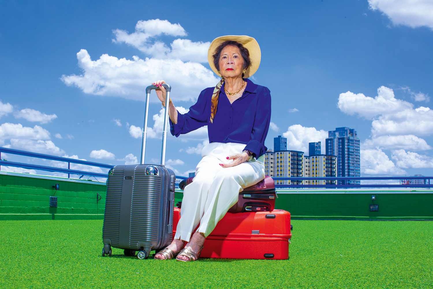 DE MALAS PRONTAS - Thereza Hiroko Ikeda, 89 anos - Formada em ciências contábeis, trabalhou como auditora da Receita Federal, mas largou o emprego para empreender antes dos 50 anos. Só parou depois dos 70, quando passou a se dedicar mais à saúde, priorizando idas à academia e sessões de massagem. Começou ainda a viajar pelo mundo com um grupo de amigas. “Estou prestes a fazer 90 anos, mas me sinto com disposição de 70”, diz.