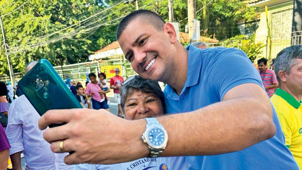 Flávio Bolsonaro e Castro batem o martelo sobre nome de candidato ao governo do Rio