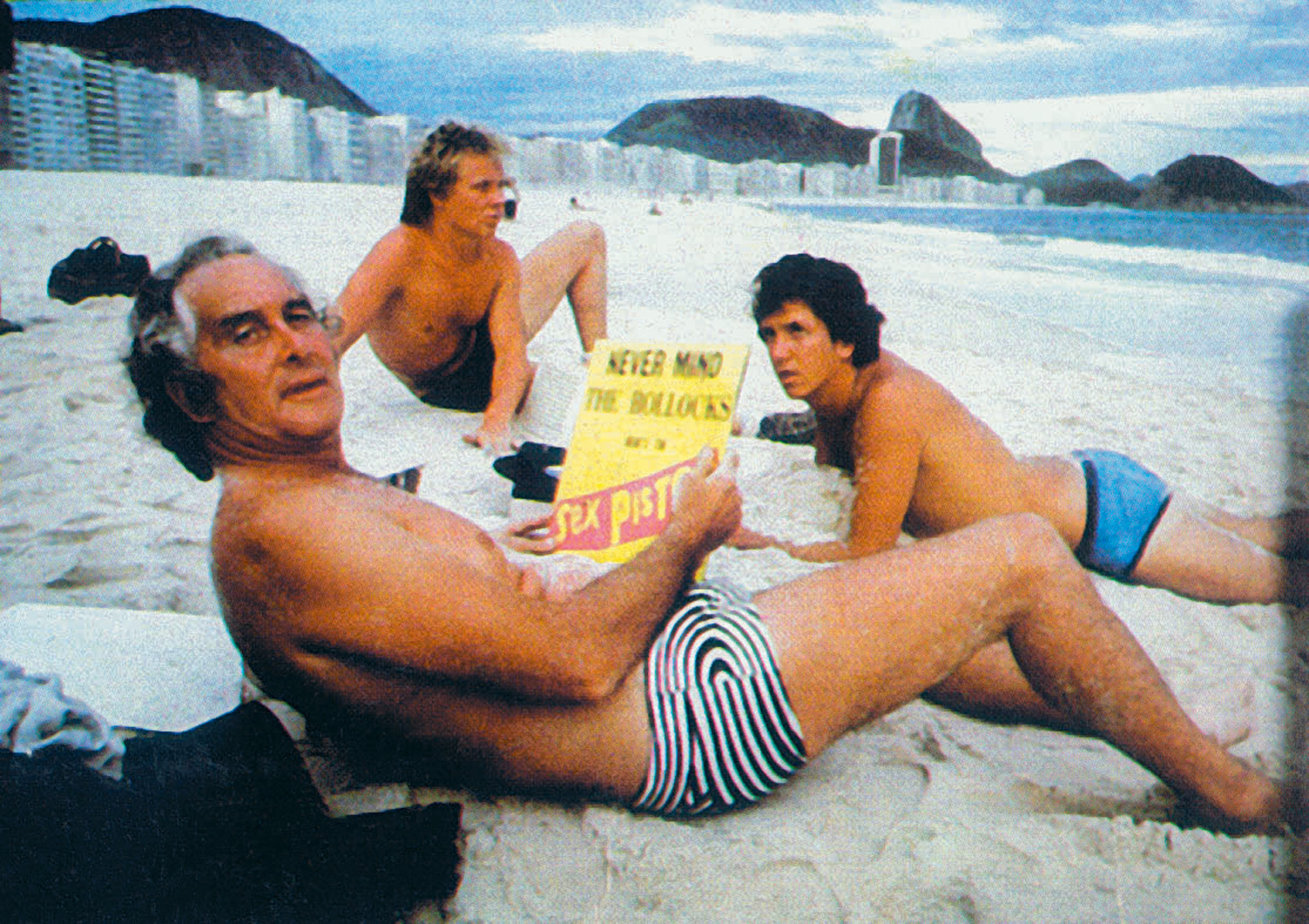 POP&ensp;- Ronald Biggs e membros da banda punk Sex Pistols, no Rio: assaltante virou celebridade no Brasil