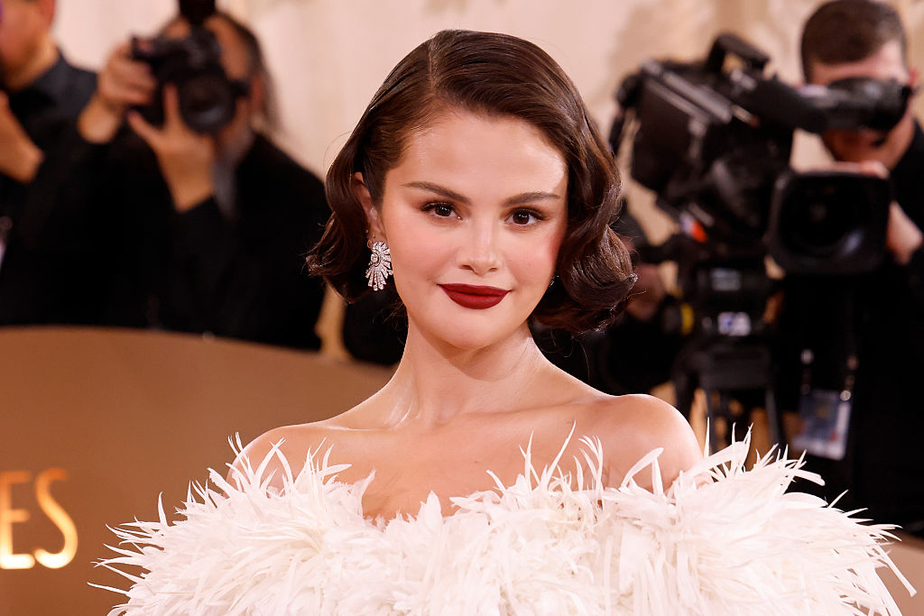 Selena Gomez: penteado clássico da velha Hollywood