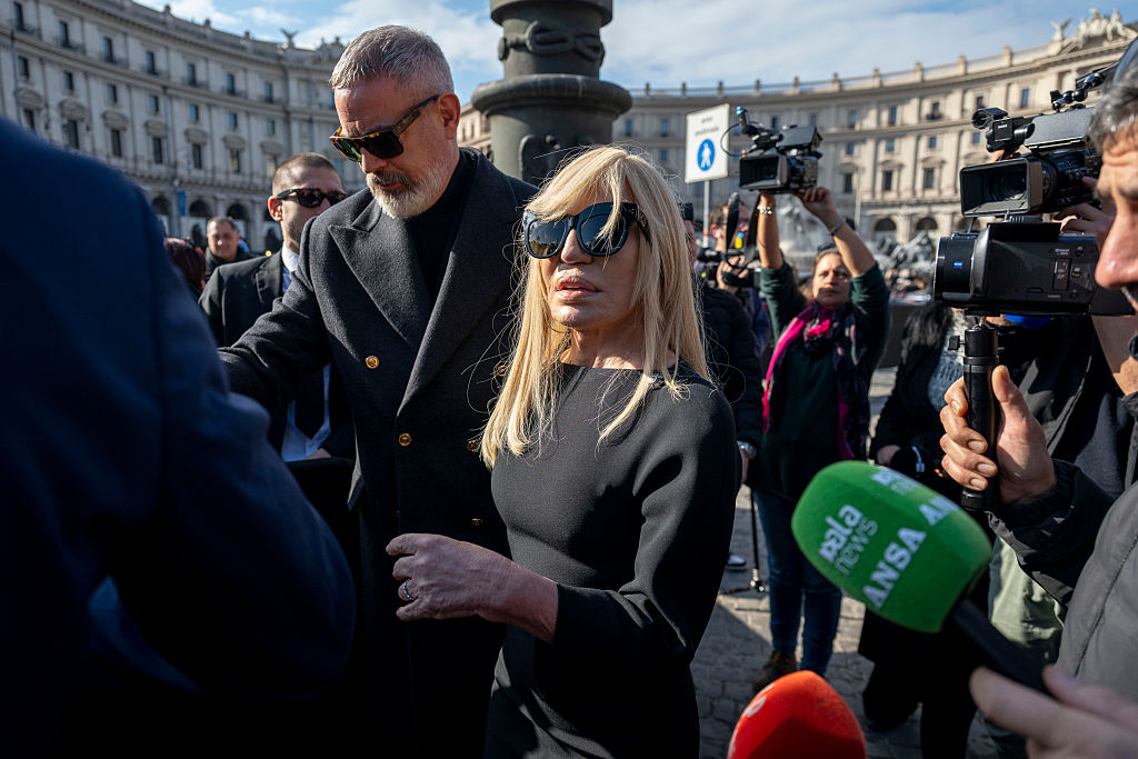 Donatella Versace no funeral de Valentino