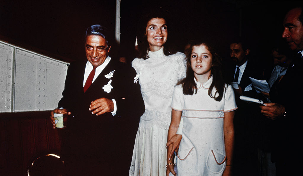 Jackie O veste Valentino em seu casamento com Aristóteles Onassis, em 1969: musa em transição