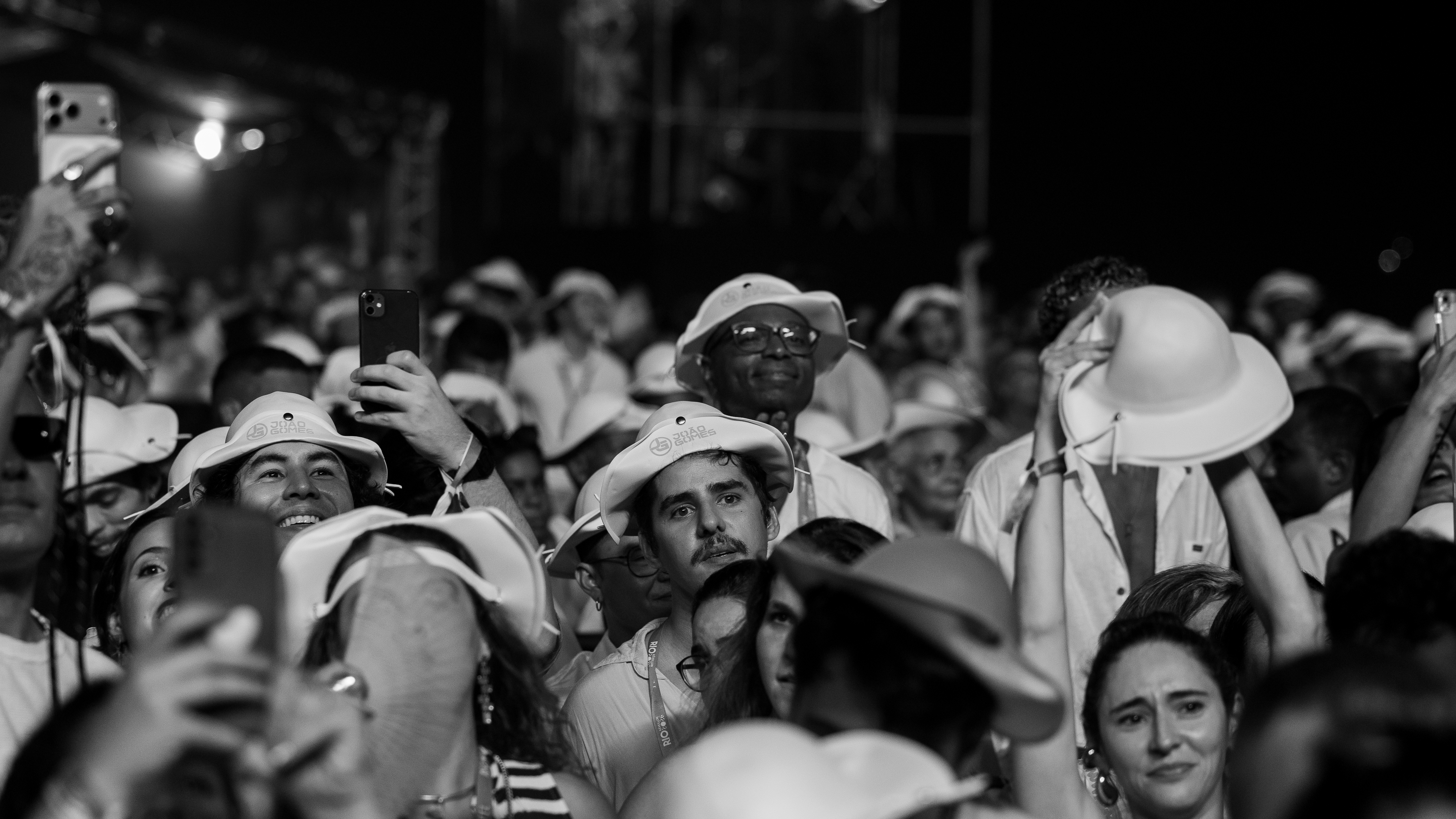 Público do show de João Gomes na Praia de Copacabana