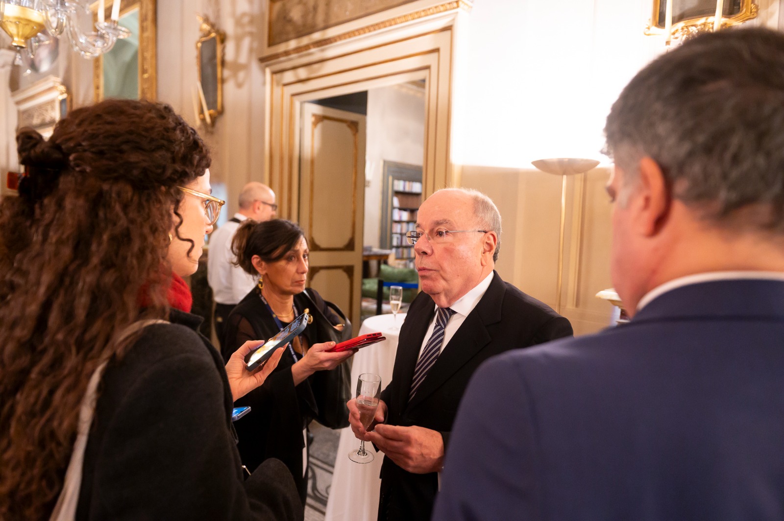Na Itália, chanceler Mauro Vieira defende qualidade da carne brasileira