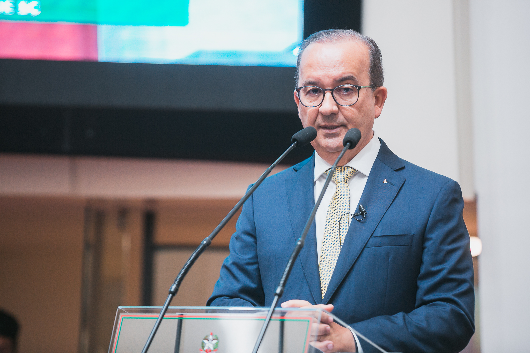 Com multa de até R$ 10 mil, governador sanciona lei contra banheiros unissex