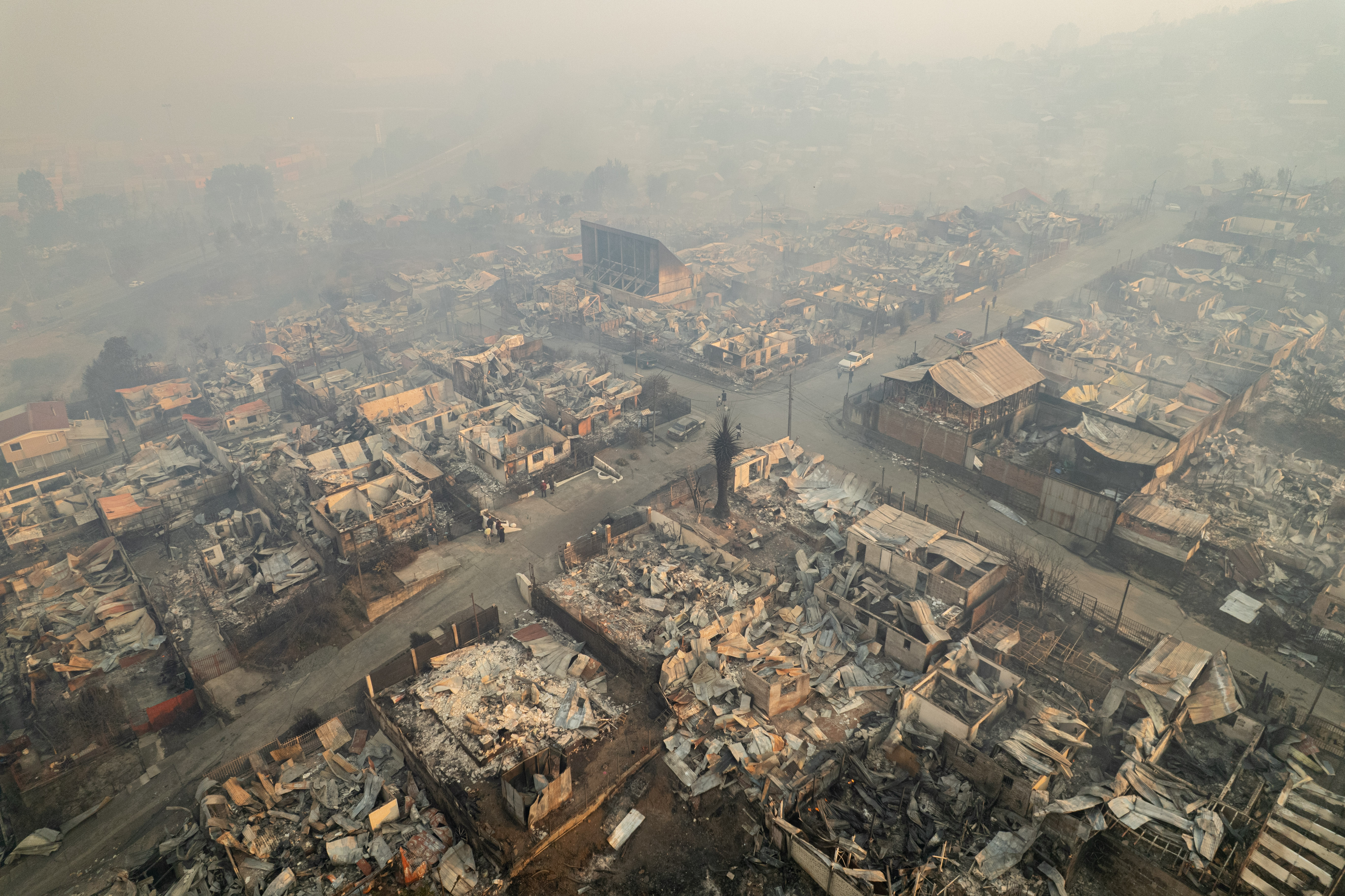 Imagens a&eacute;reas mostram a devasta&ccedil;&atilde;o em &aacute;reas povoadas do munic&iacute;pio de Penco causada por um inc&ecirc;ndio florestal