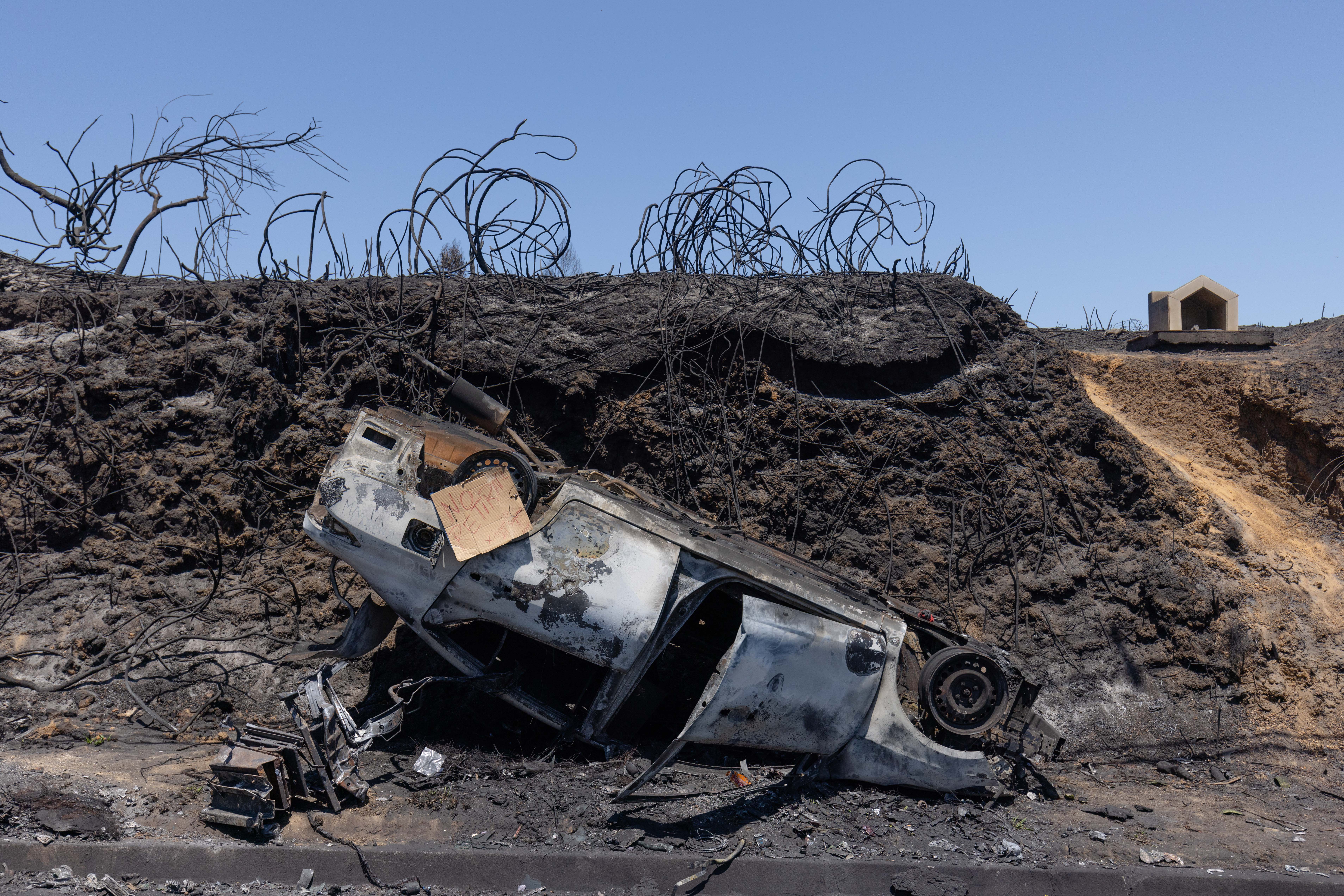 As consequ&ecirc;ncias de um inc&ecirc;ndio florestal devastam Lirqu&eacute;n, localidade situada em uma faixa do centro-sul do Chile, ap&oacute;s o avan&ccedil;o das chamas no pa&iacute;s. A imagem foi registrada em 24 de janeiro de 2026