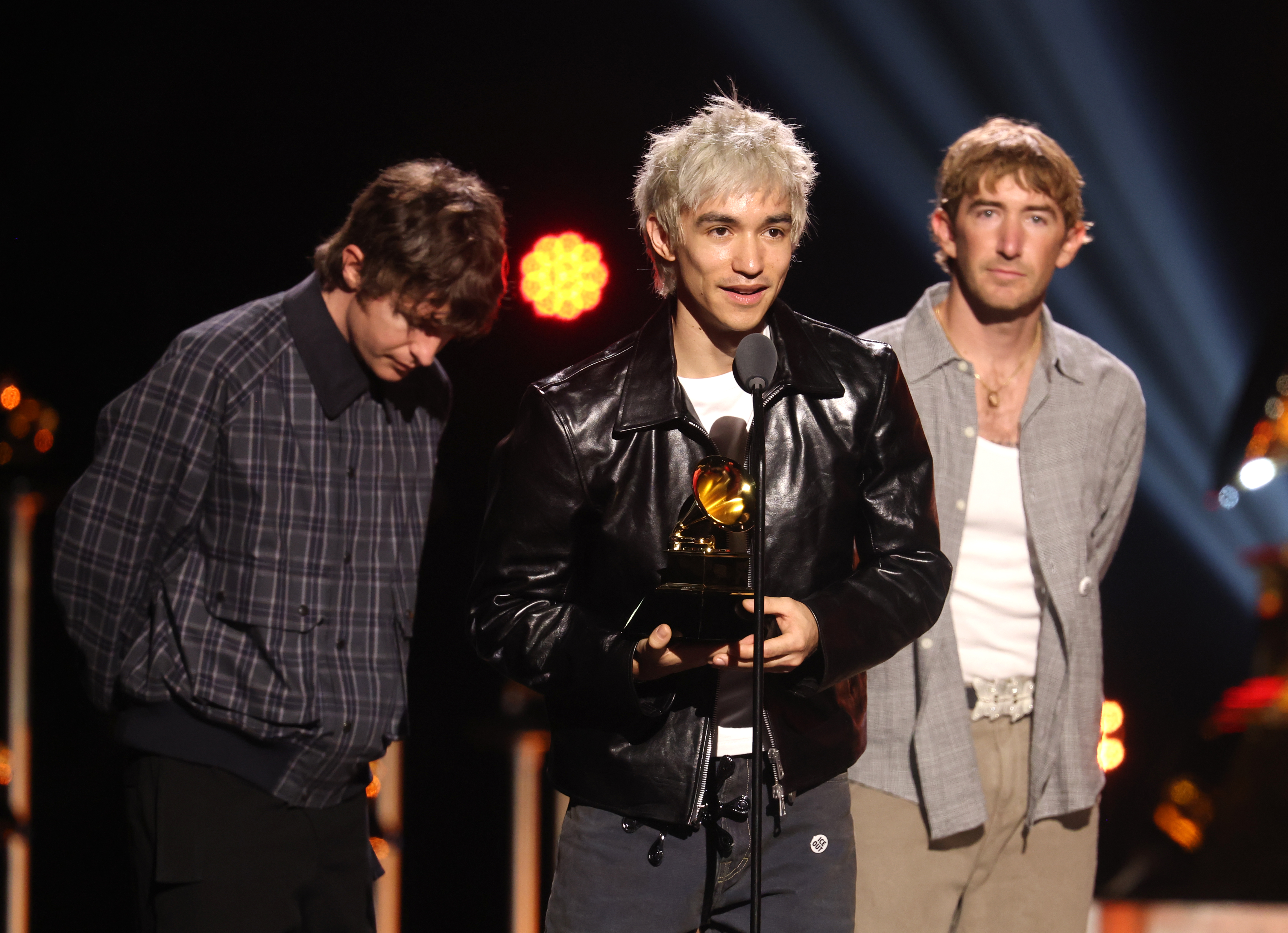 Membros do grupo Turnstile aceitam pr&ecirc;mio de melhor &aacute;lbum de rock