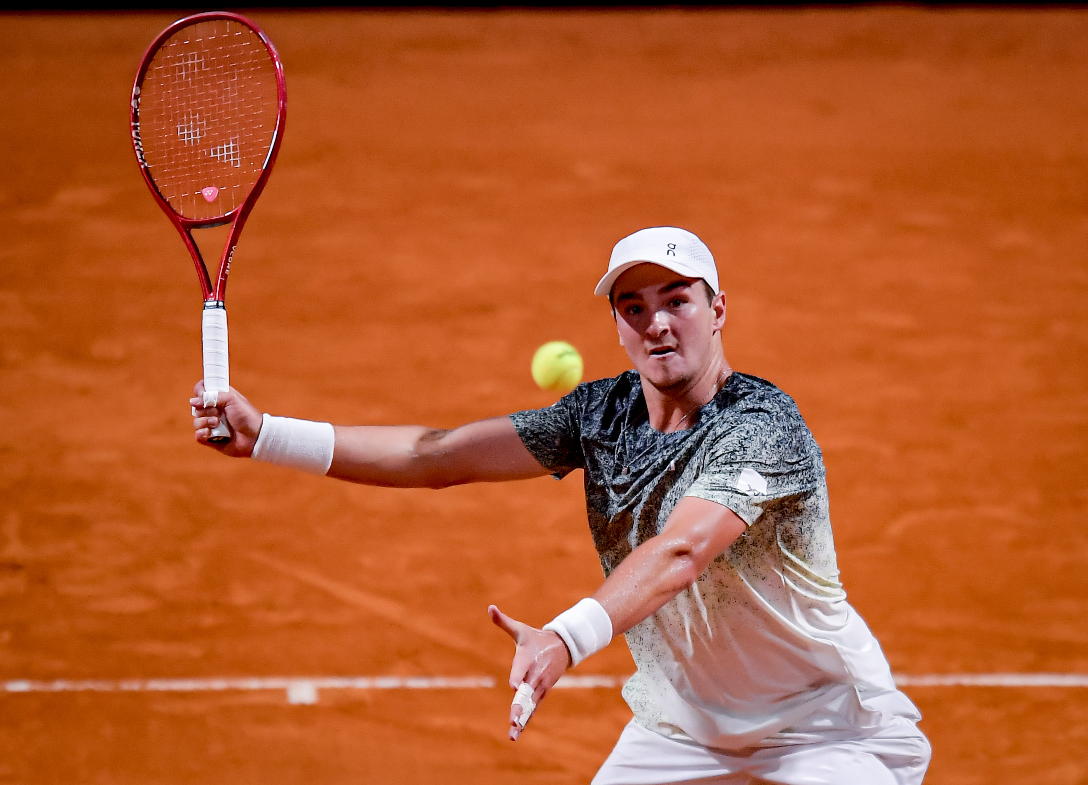 BUENOS AIRES, ARGENTINA - FEBRUARY 11: João Fonseca of Brazil returns the ball to Alejandro Tabilo of Chile during their Men's Singles match on Day 3 of the IEB+ Argentina Open 2026 at the Buenos Aires Lawn Tennis Club on February 11, 2026 in Buenos Aires, Argentina. (Photo by Marcelo Endelli/Getty Images)
