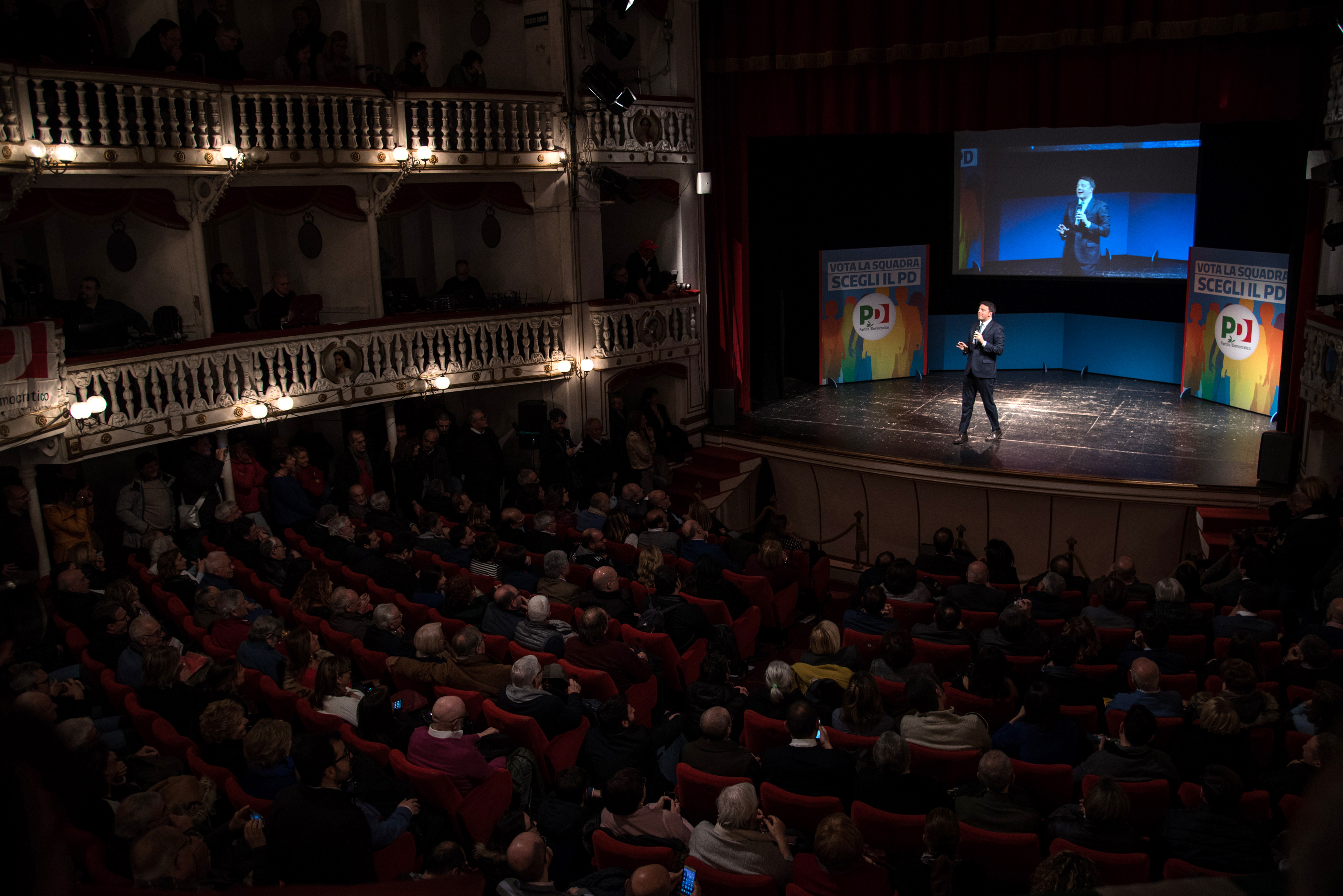 O interior do teatro Sannazaro