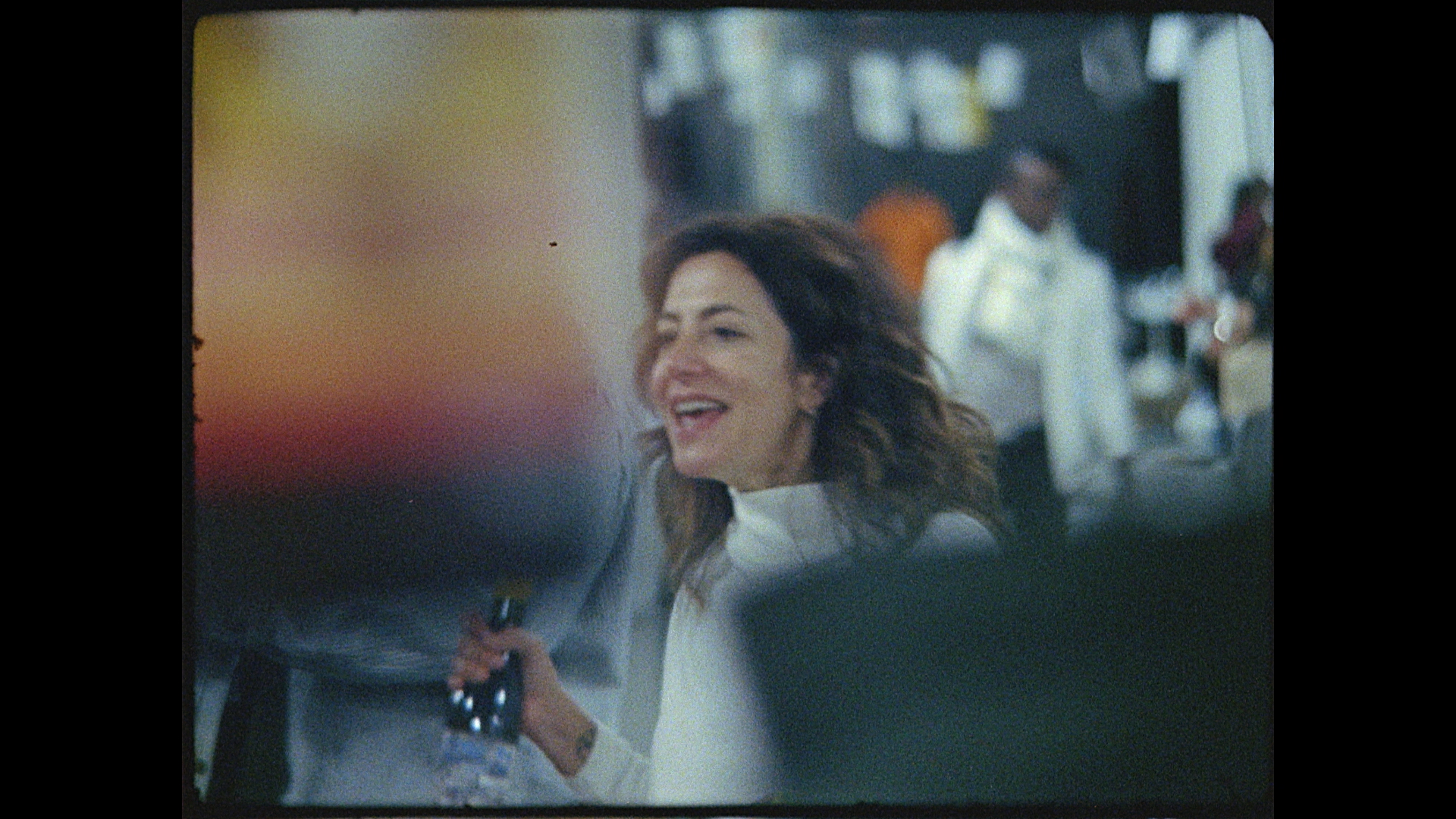 Marina Person muda de lado da câmera e vira protagonista em novo filme