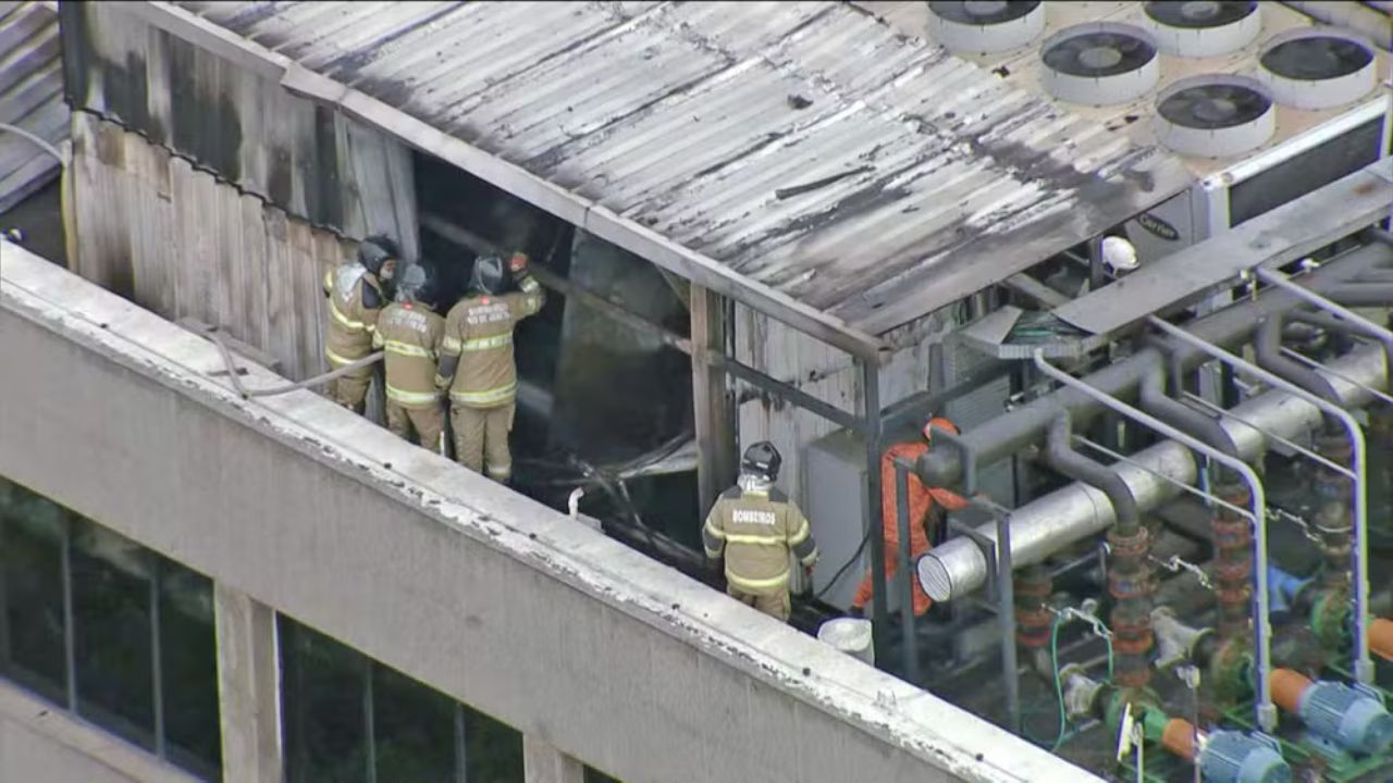 Incêndio atinge a sede do Ministério Público, no Centro do Rio