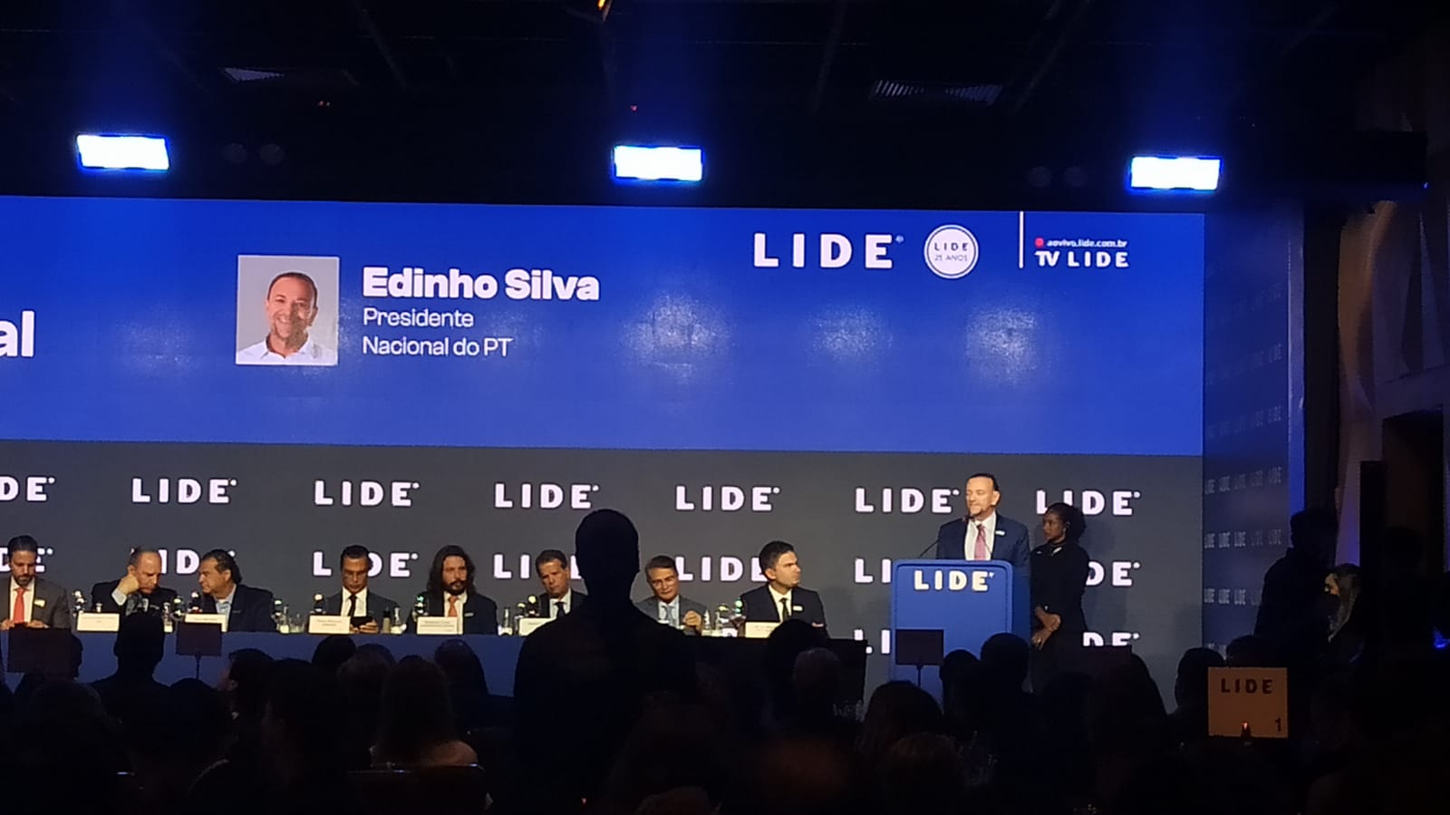 'Claro que nós queremos o MDB conosco', diz presidente do PT sobre chapa de Lula