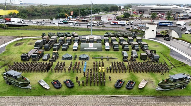 Marinha mobiliza fuzileiros navais para socorrer cidades afetadas por chuvas no Rio