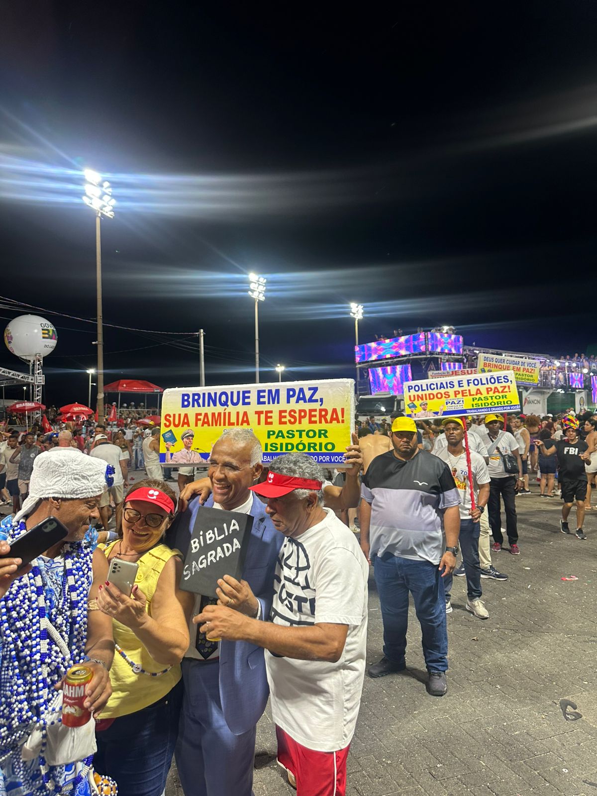 Deputado aproveita circuito Barra-Ondina para conversar com eleitores