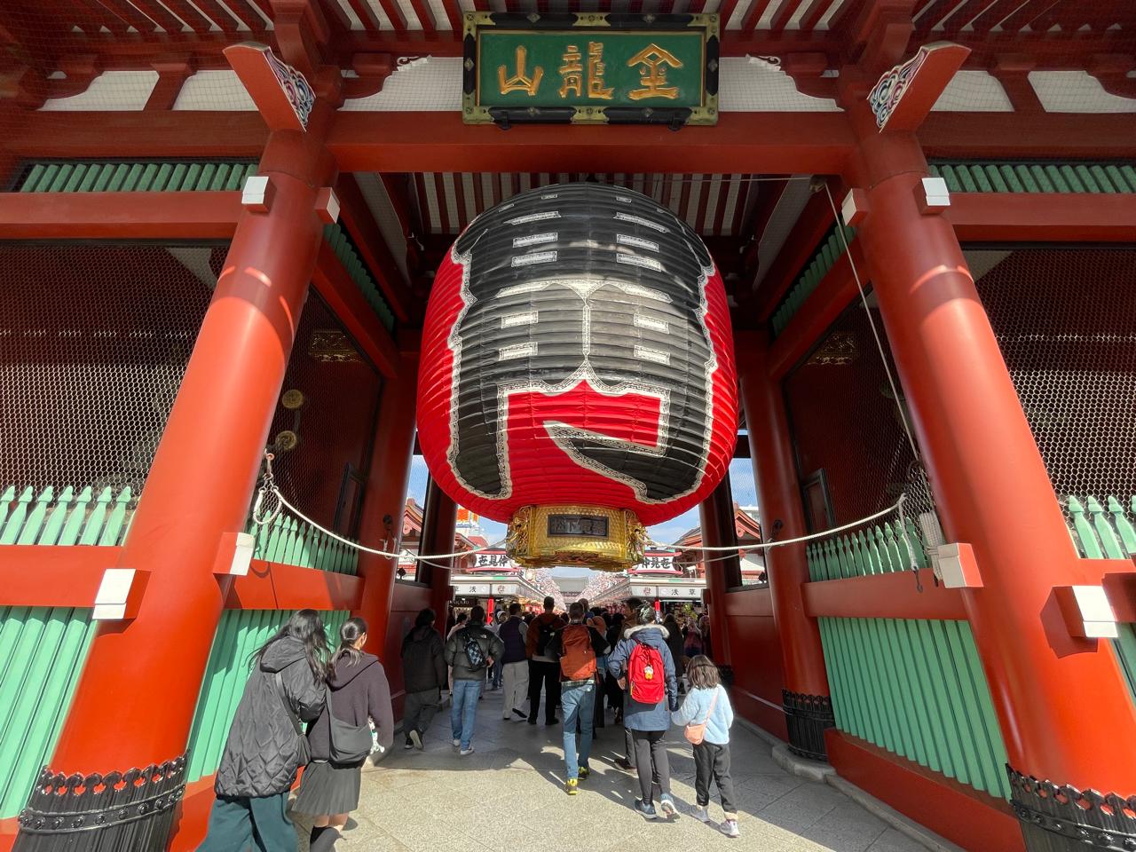 Templo de Asakusa: o mais famoso da cidade, onda ainda há uma rua com lojinhas de souvenirs e comidas típicas