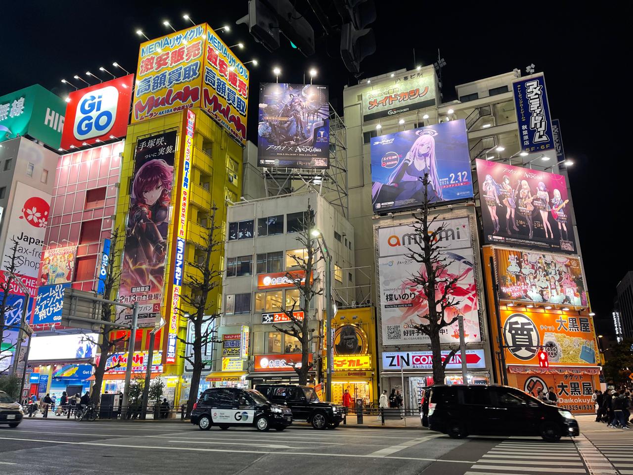 Bairro de Akihabara: o local é conhecido como o paraíso das lojas de eletrônicos, além dos animes, mangá e videogames