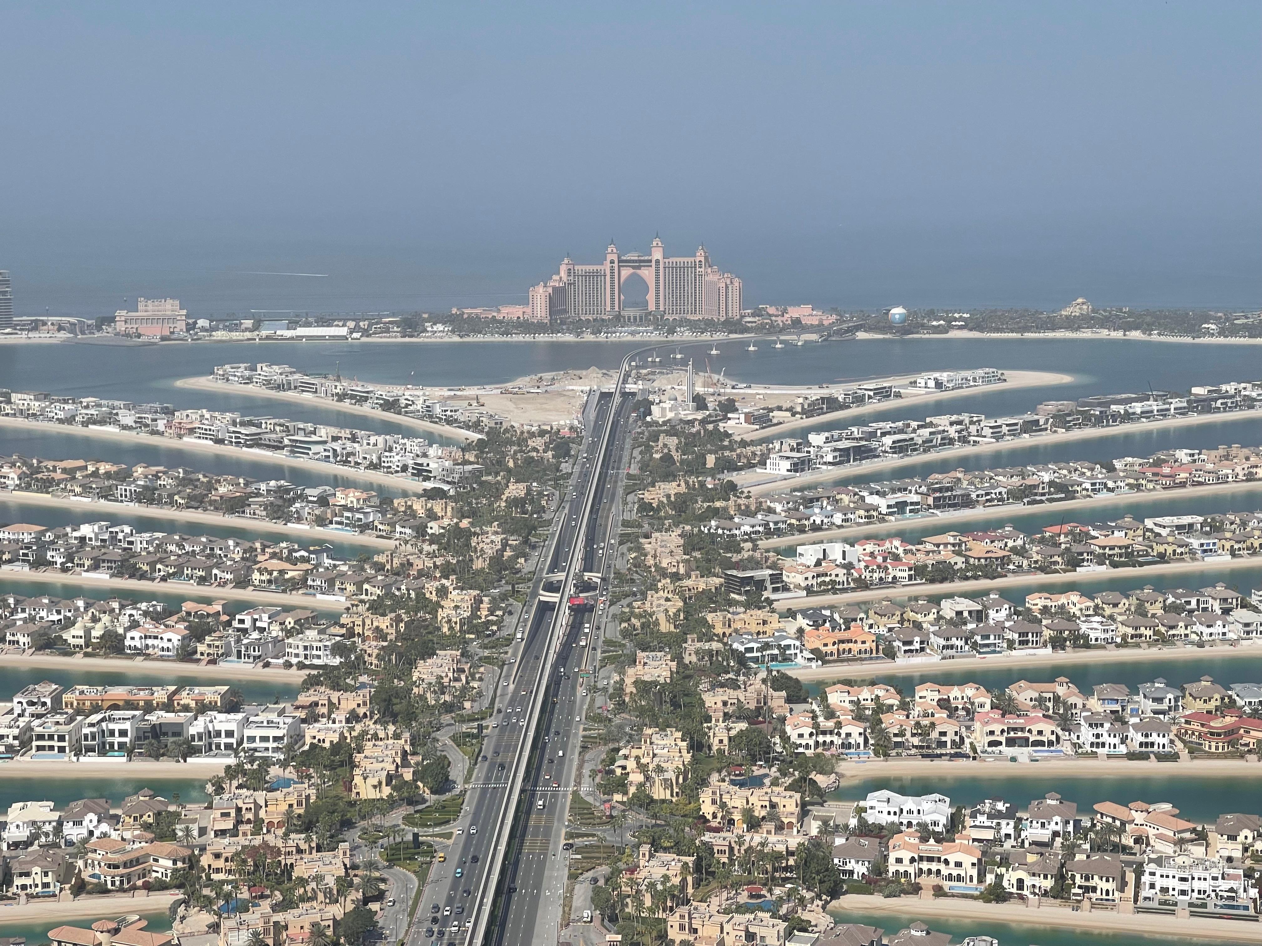 Alto do edifício The Palm Tower: visão das ilhas artificiais do emirado, com destaque para a Palm Jumeirah, a mais famosa delas
