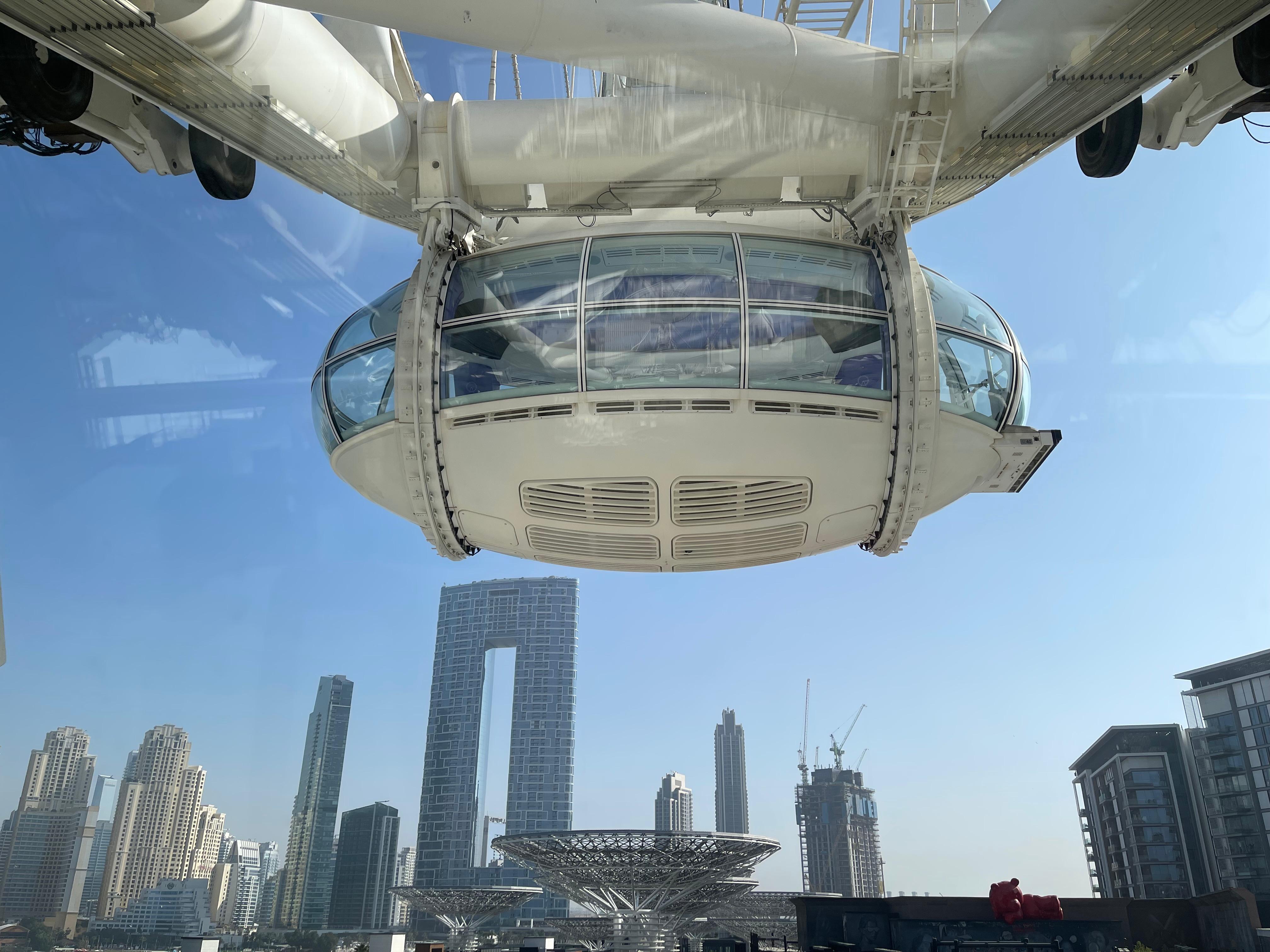 Experiência fora do padrão: a maior roda-gigante do mundo conta com cabines refrigeradas e bar com drinques