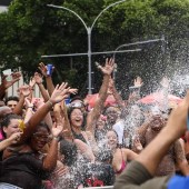 Quase 50% dos foliões já tiveram celular furtado no Carnaval, diz pesquisa