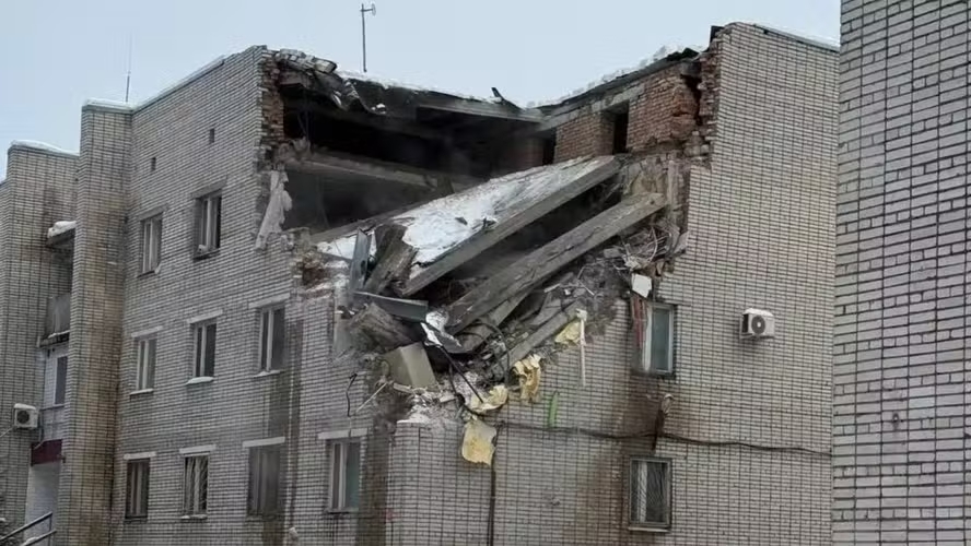 Prédio da polícia militar russa desaba em base próxima a São Petersburgo