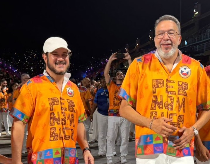 Antonio Rueda e Márcio Canella na Sapucaí, durante desfile da Inocentes de Belford Roxo