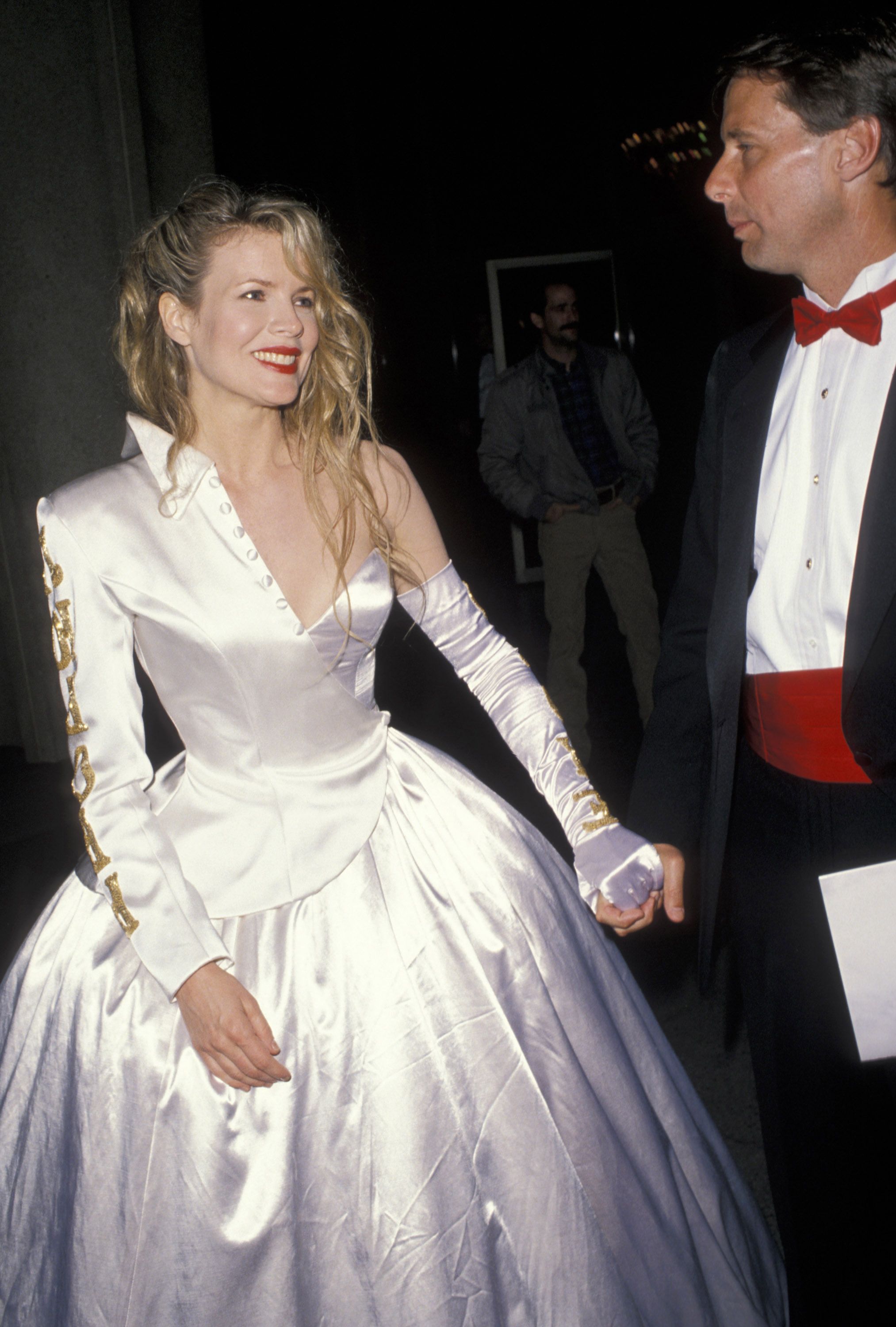 Kim Basinger veste criação própria no Oscar 1990