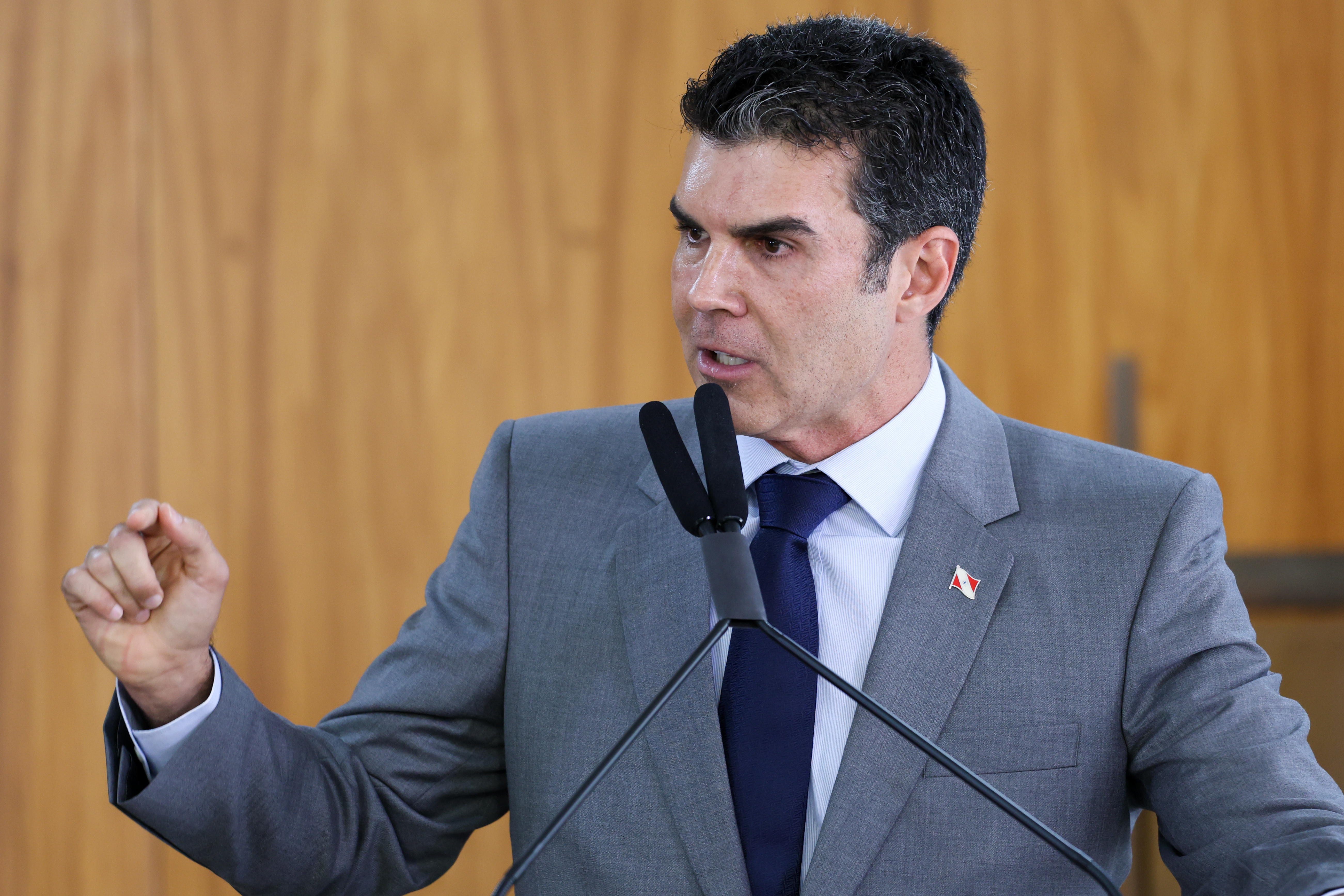 Helder exonera servidor preso pela PF em operação que apreendeu R$ 500 mil