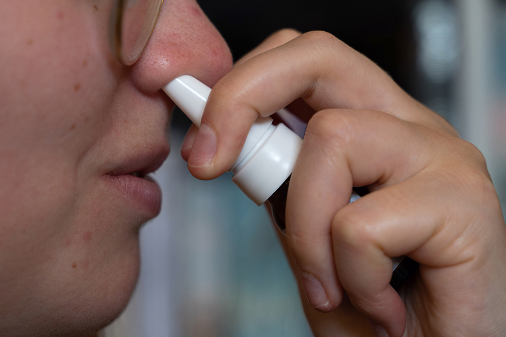 Nova 'vacina universal' em spray pode proteger contra Covid e outras doenças