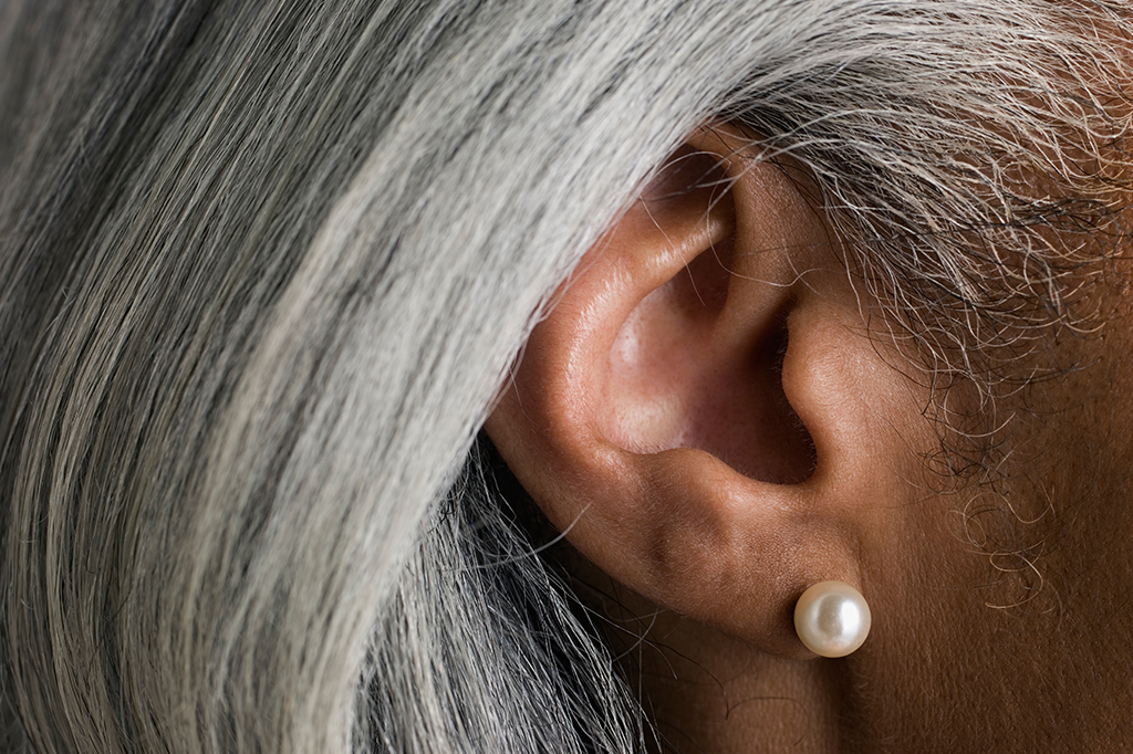 Cabelos grisalhos podem ser sinal de defesa natural contra o câncer de pele