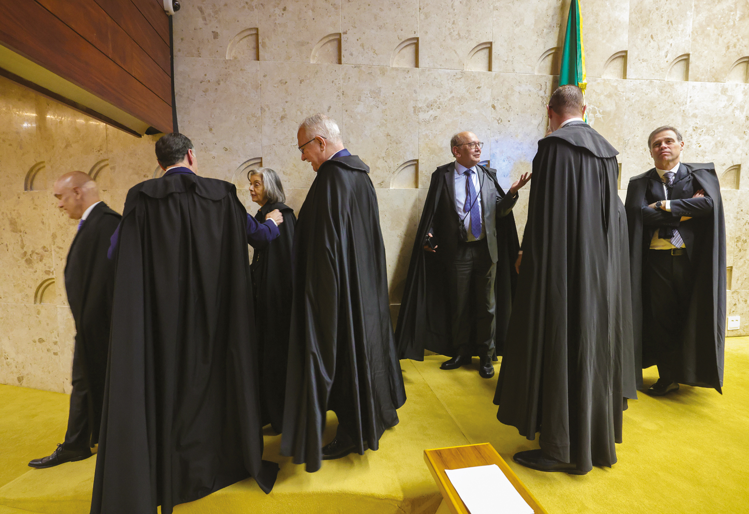 SOB PRESS&Atilde;O -&ensp;STF: pesquisas mostram estragos na reputa&ccedil;&atilde;o da Corte