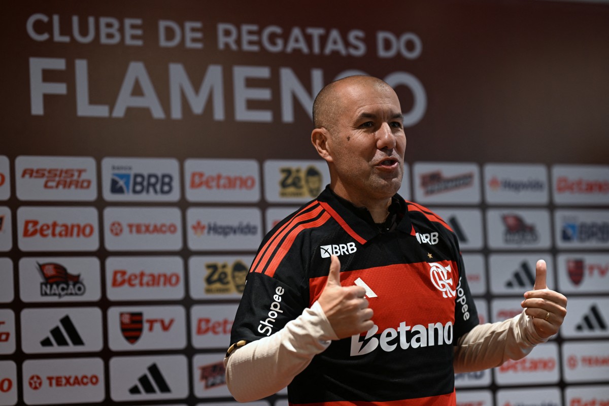 Flamengos Portuguese head coach Leonardo Jardim gestures as he is presented to the press at Flamengos training center Ninho do Urubu in Vargem Grande neighborhood, southwestern zone of Rio de Janeiro, Brazil, on March 5, 2026. (Photo by MAURO PIMENTEL / AFP)